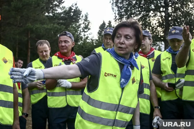 Теперь Наталья Комарова знает, как укладывать асфальт, и сможет лично контролировать качество работ