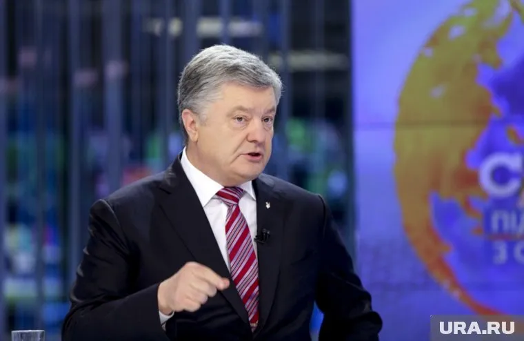 Порошенко обвинил Зеленского в неразумных действиях на фоне российской агрессии