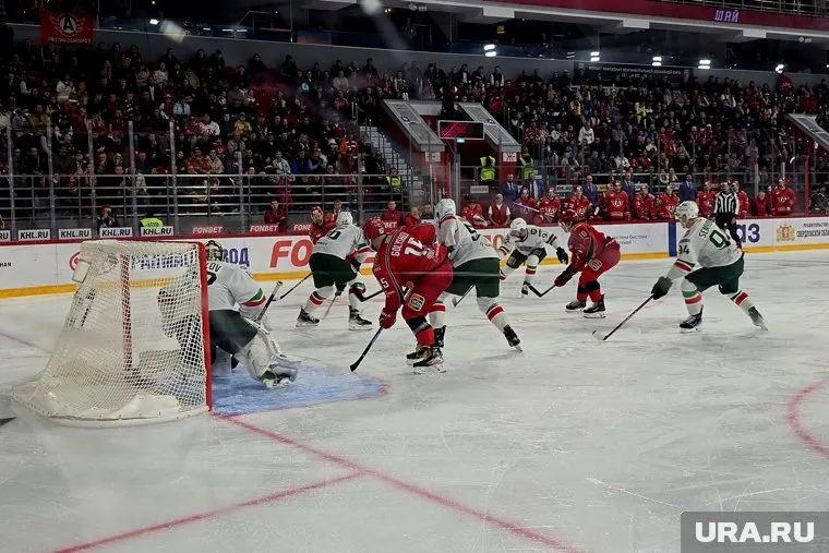 ХК «Автомобилист» не смог отыграться во втором и третьем периодах