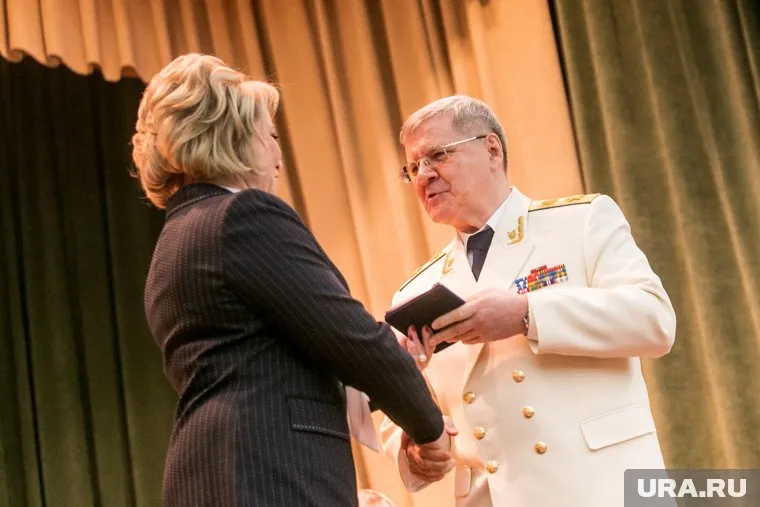 Сенаторы поблагодарили Чайку за работу (архивное фото)