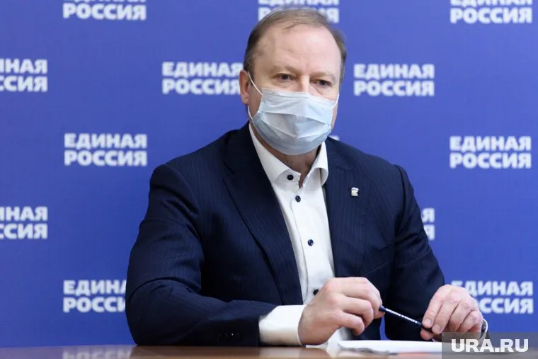 Глава свердловского отделения ЕР Виктор Шептий пообещал депутатскому корпусу значительное обновление