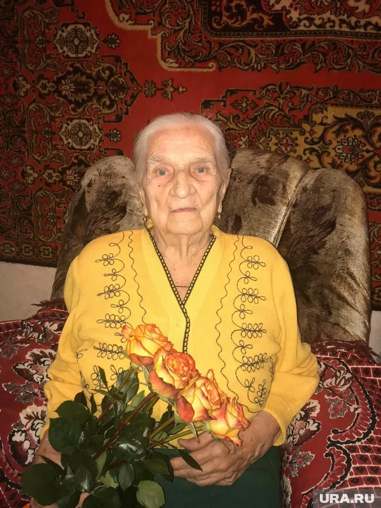 Бабушка хотела отложить эти деньги себе на памятник