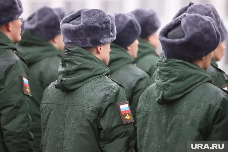 По данным источников, до конца года в ВС РФ планируется привлечь около 400 тысяч контрактников