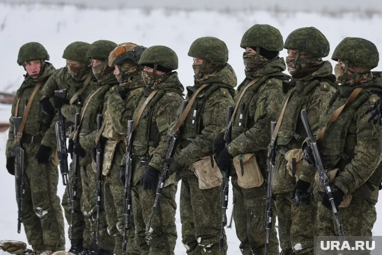 Предельный возраст пребывания на службе в период мобилизации повысят до 65 лет