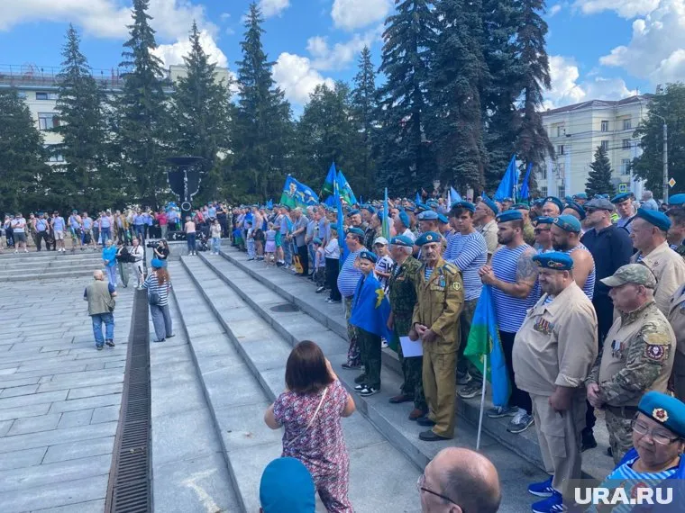 День ВДВ начался с марша в центре Челябинска