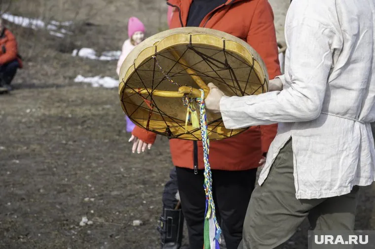 Во дворе Пыть-Яха заметили танцы с бубном