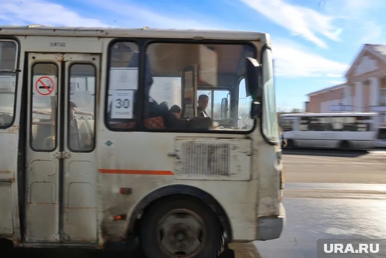 Автобус до дач едет переполненным (архивное фото)