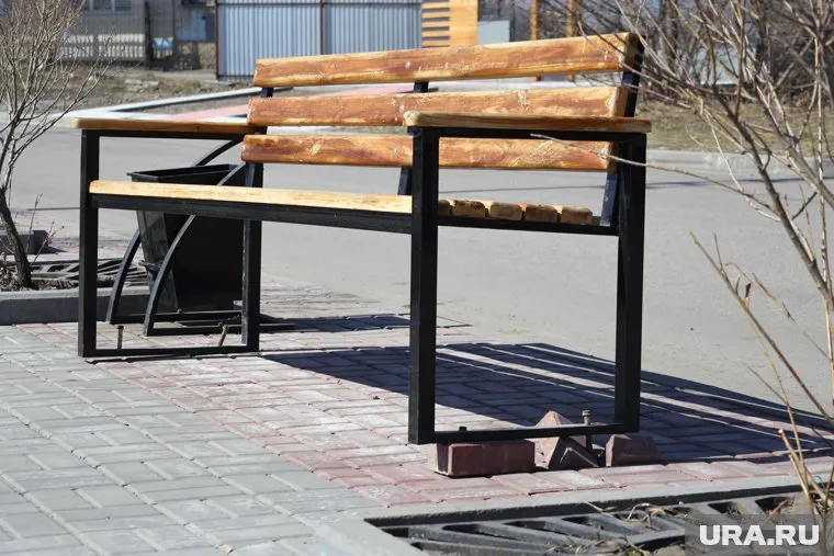 В Катайске набережную не успели вовремя отремонтировать