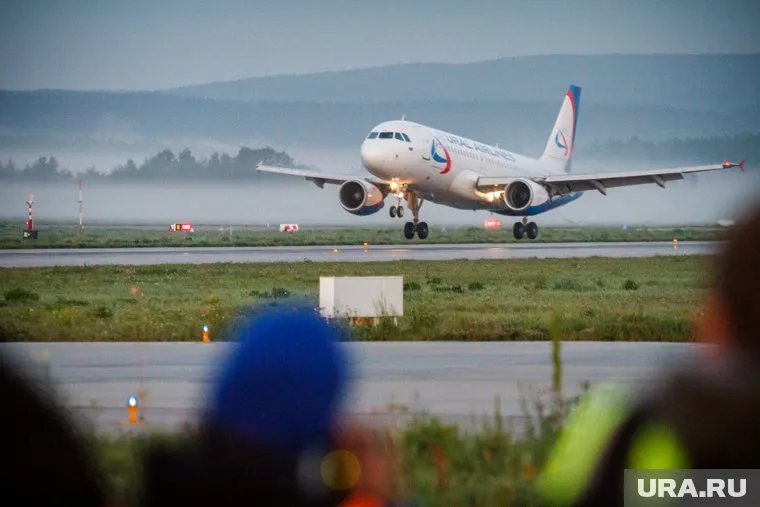 Из-за авиадебошира самолету пришлось вернуться в аэропорт вылета