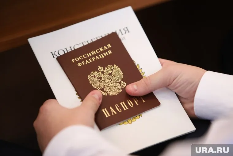 Оказалось, обычному небогатому человеку в Донбассе получить российских паспорт почти нереально
