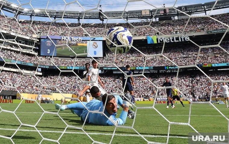 Вратарь мадридского «Реала» Тибо Куртуа не смог отразить удар Гонсало Рамоса из «Пари Сен-Жермен» во время полуфинального Клубного чемпионата мира