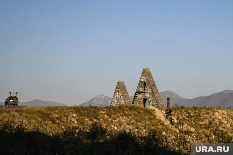 При обстреле российских военных в Карабахе погибли двое замкомандующего миротворцами