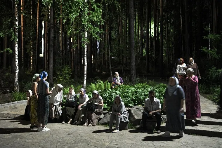 Крестный ход в Среднеуральском женском монастыре. Екатеринбург