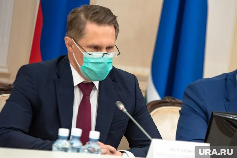 Михаил Мурашко критиковал поведение гинекологов, отговаривающих беременных прививаться от COVID