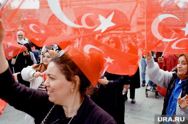 Кемаль Кылычдароглу рассылал агитационные SMS от имени своих заместителей