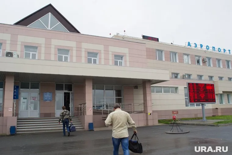 В аэропорту Нового Уренгоя полицейские задержали вахтовика-дебошира (архивное фото)