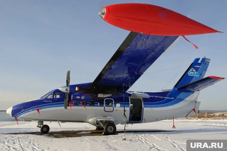 Перед падением самолет задел автомобиль