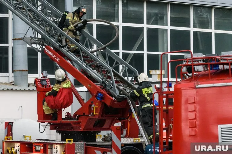 Режим ЧС ввели на территории Пролетарска, где после падения обломков БПЛА загорелось дизельное топливо