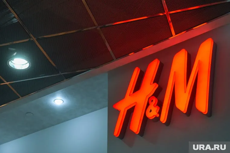 С сотрудниками H&M расторгнут договор за 30 дней до полного закрытия магазинов