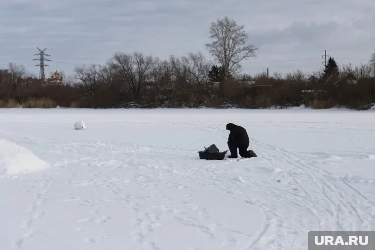 Рыбаки в Кургане засняли сброс воды