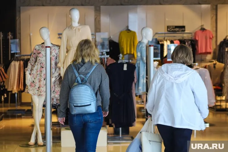 Некоторые из этих мест избежать невозможно, поэтому ношение масок так важно