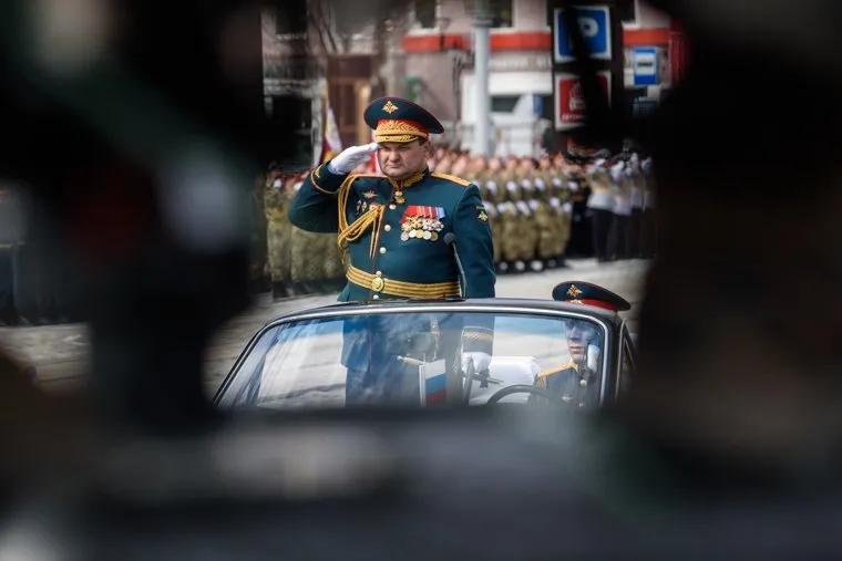 Военный парад в честь Дня Победы на площади 1905 года. Екатеринбург 