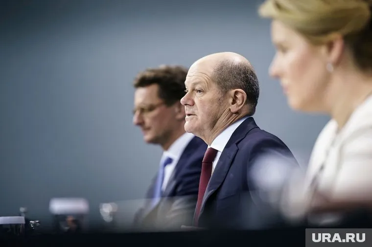 Шольца всегда подталкивали к принятию политических решений, написали в The Spectator