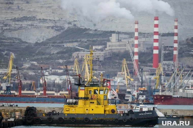 Вывод из эксплуатации причалов в Новороссийске связан с ударами дронов ВСУ, уточнил Дмитрий Песков