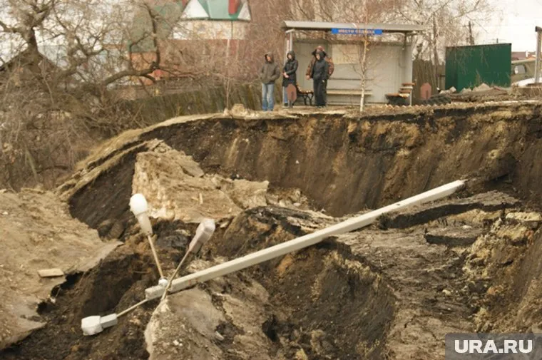 Оползень сошел на улице Набережная в Аше (архивное фото)