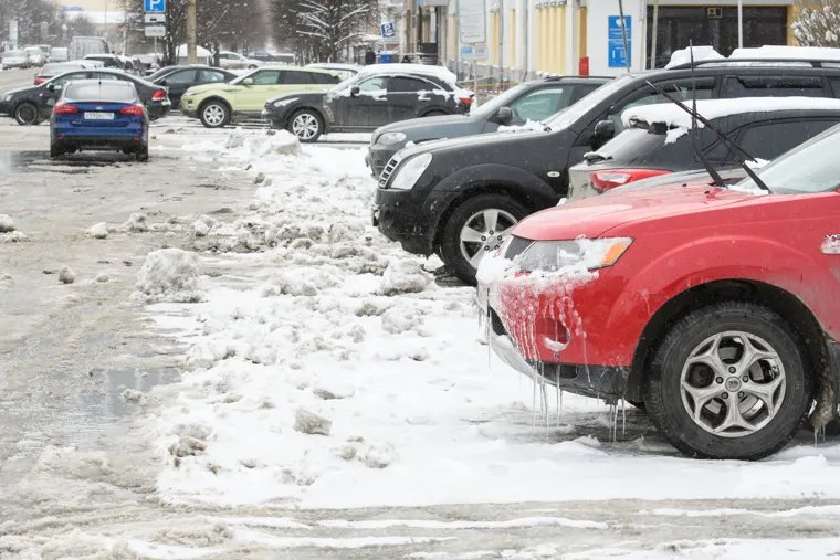 Уборка города после снегопада. Екатеринбург