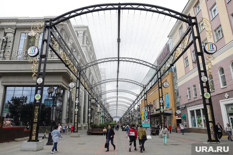 Демонтируют медиаэкран 9 октября