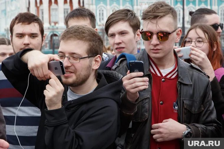 Кремлю нужно побороться за лояльность молодых на комфортном для них поле - в Интернете