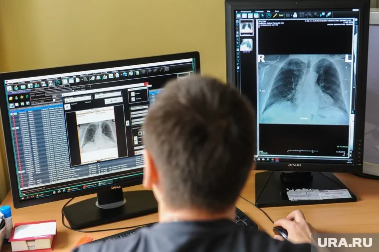 При COVID-19 развивается не пневмония, а альвеолярное повреждение легких, подчеркнул Сергей Бабак