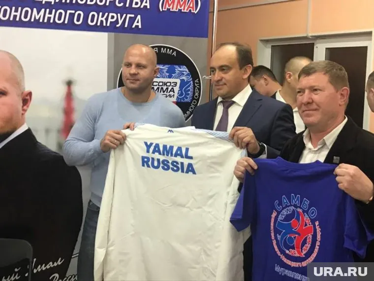 Федора Емельяненко (слева) встречали в Муравленко с размахом