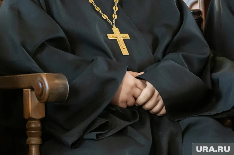 Муж - тот кто взял на себя обязательства и сделал предолжение, заявил священник