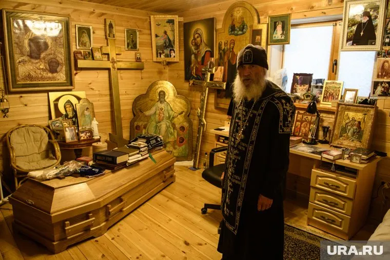 Отец Сергий подчеркнул, что не будет поминать патриарха в молитвах