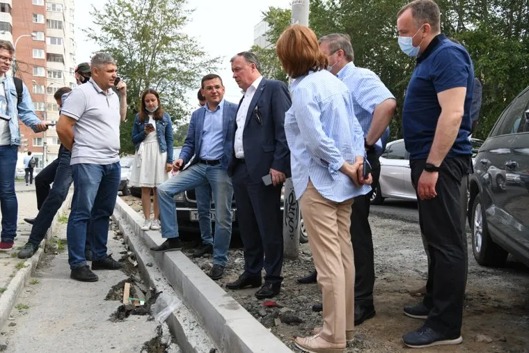 Алексей Орлов на улице Заводская во время объезда ремонта дорог. Екатеринбург