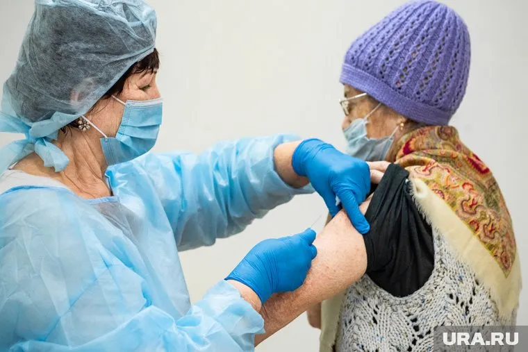 Вакцина от коронавируса не опаснее других прививок