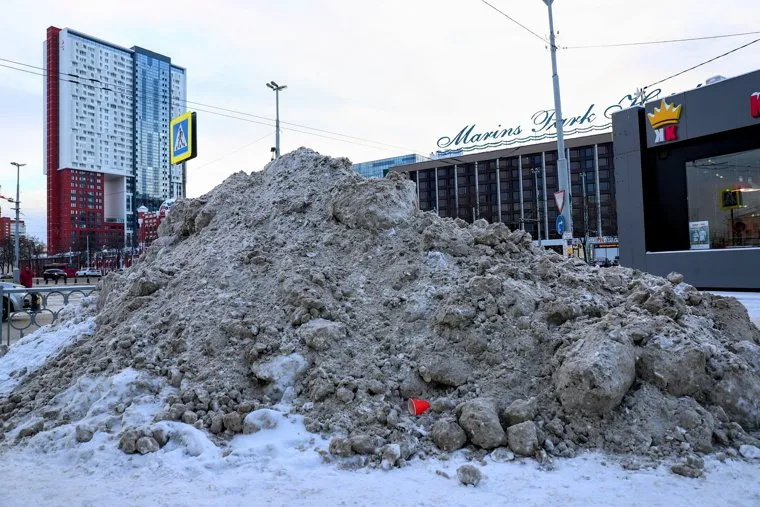 Уборка снега в Железнодорожном районе. Екатеринбург