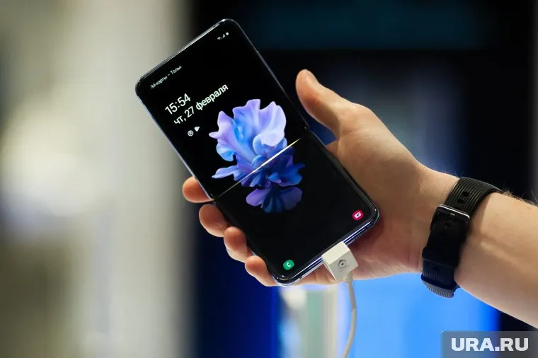 Апелляционный суд снял запрет с продажи телефона Samsung Galaxy Z Flip