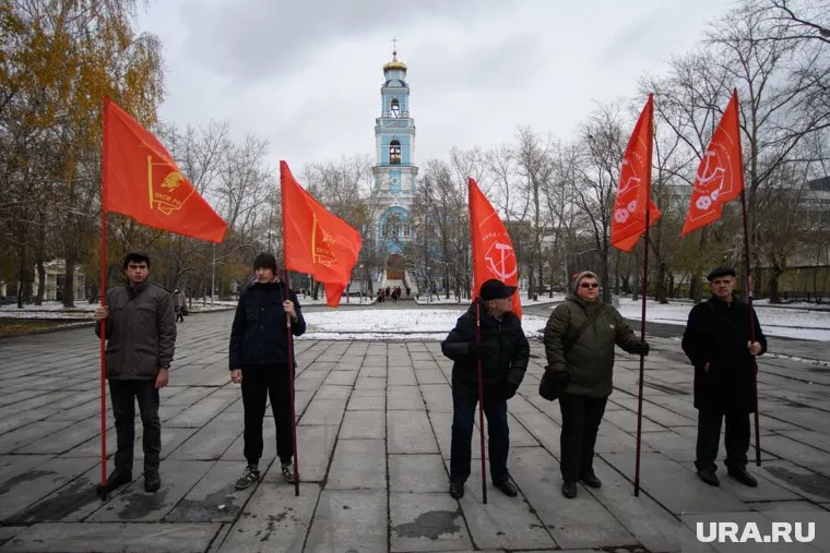 В свое время членами ВЛКСМ были спикер Совета Федерации Валентина Матвиенко, певица Алла Пугачева, бизнесмены Михаил Прохоров и Михаил Ходорковский