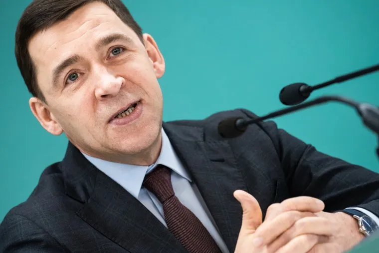 Пресс-конференция губернатора Свердловской области Евгения Куйвашева в пресс-центре конгресс-холла МВЦ «Екатеринбург-ЭКСПО». Екатеринбург