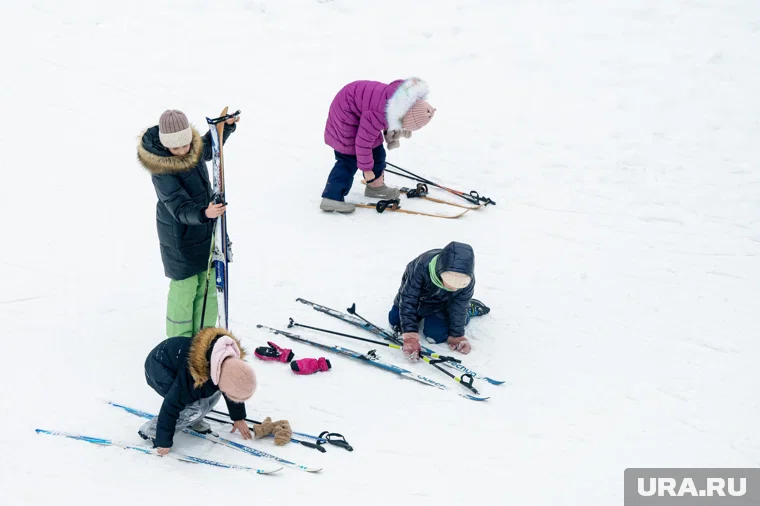 В черте города есть несколько локация, где можно покататься на лыжах
