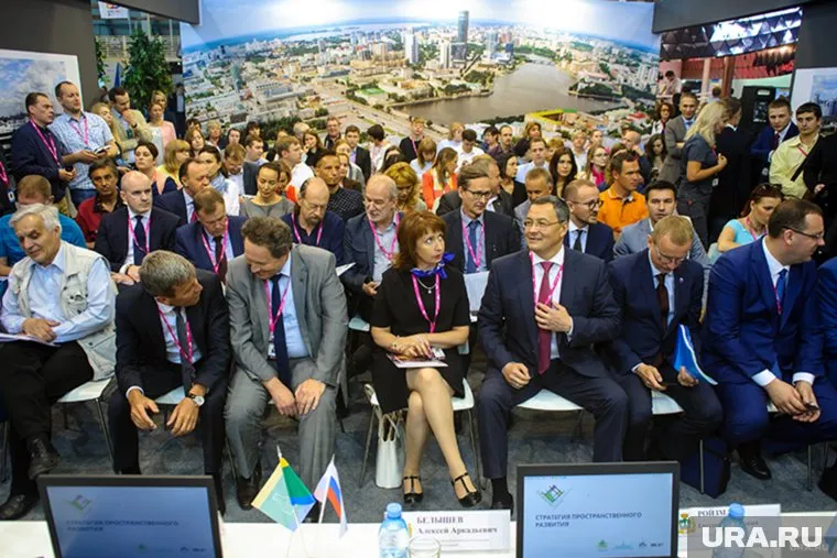 Если верить слуху, то весь первый ряд на этом фото — потенциальные отставники