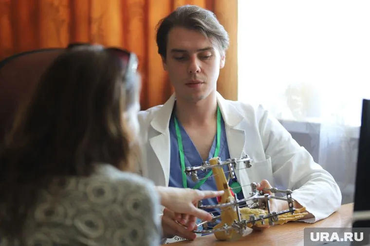 Молодой врач Центра им. Илизарова Илья Сутягин пишет научную работу по методу лечения застарелых переломов