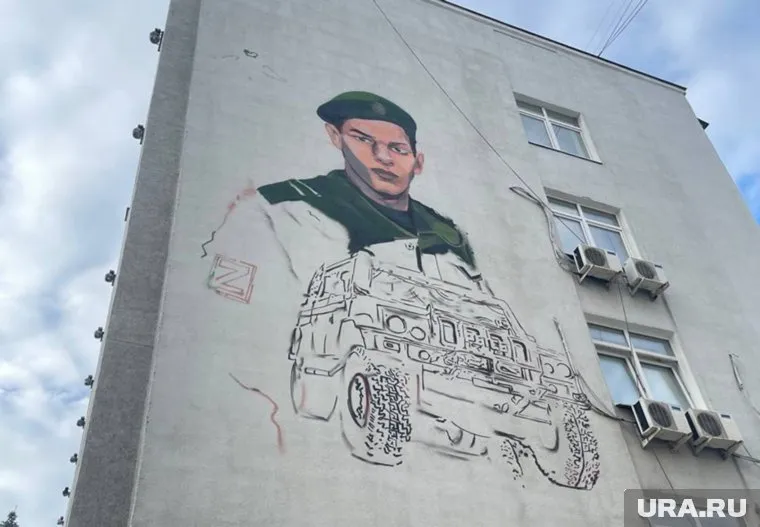 Андрей Хасанов в соцсетях прокомментировал новость о появлении мурала с его изображением