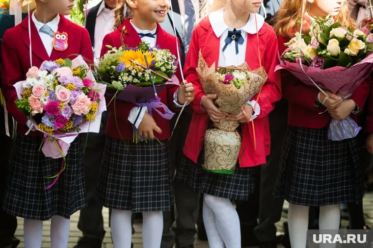 По данным родительских комитетов, сборы к 1 сентября обойдутся родителям в 13,5 — 20 тыс. руб.