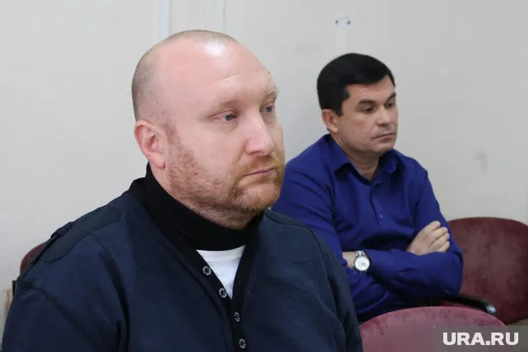 В Кургане на суде Александра Тетерина (слева) прокуратура попросила взыскать ущерб с обвиняемых