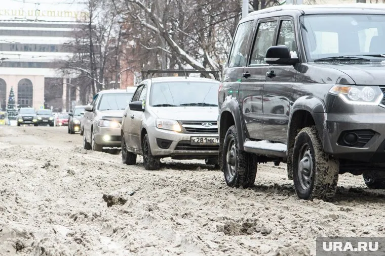 На дорогах снежная каша и гололед