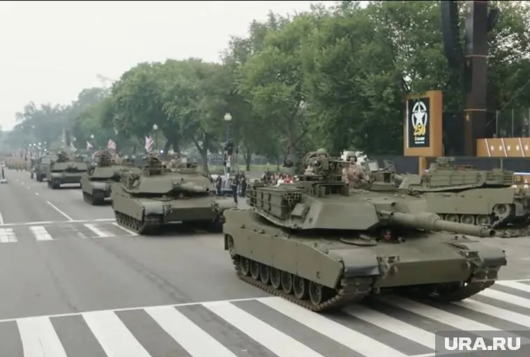 Парад начался в субботу вечером